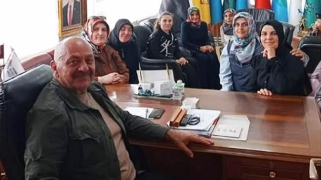 KARAHACİPLİ KURSİYERLERDEN BAŞKAN İSBİR’E ZİYARET